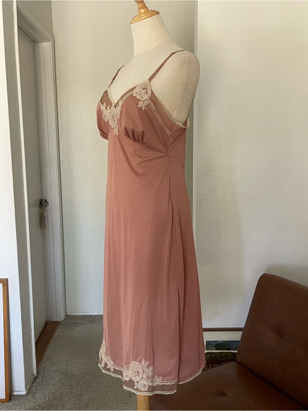 SOLD Vintage 1960s 1950s Romantic Trad Wife Lace Slip Dress - Picture 4 of 6